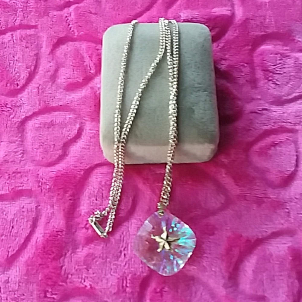 BDA SHIMMERING 24" GOLD CHAIN SHELL NECKLACE